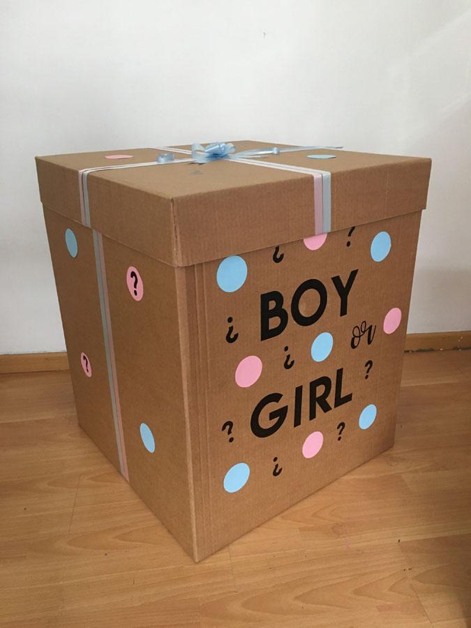 Caja revelación con 12 globos de 9" $38